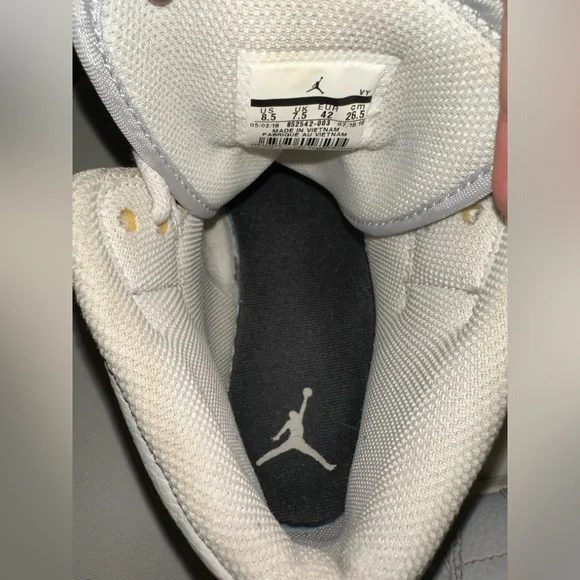 Jordan 1 Mid Light Bone mens size 8.5 womens size 10 - Picture 5 of 5